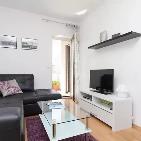 Mit Garten In Der Naehe Des Zentrums By Interhome * פולה