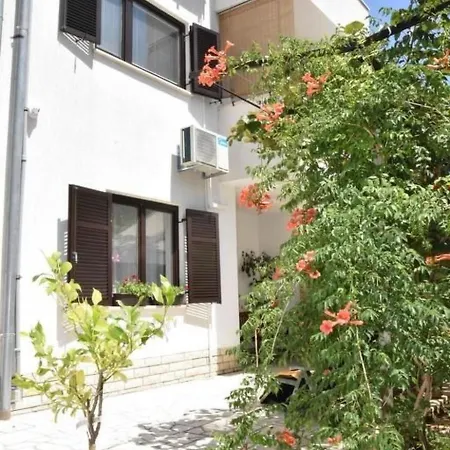 Mit Garten In Der Naehe Des Zentrums By Interhome פולה
