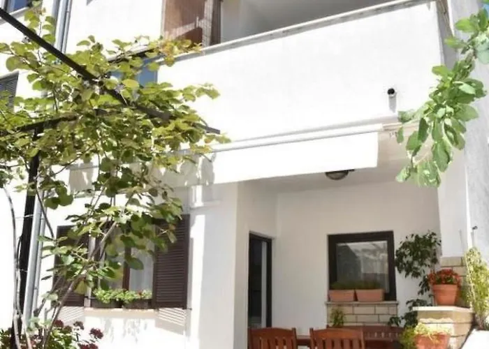 Apartamento Mit Garten In Der Naehe Des Zentrums By Interhome Pula
