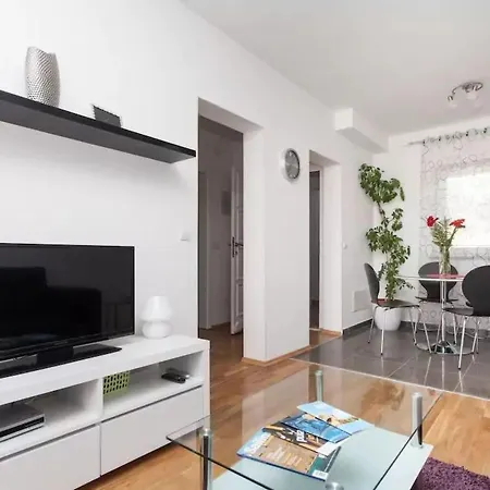 Apartman Mit Garten In Der Naehe Des Zentrums By Interhome *