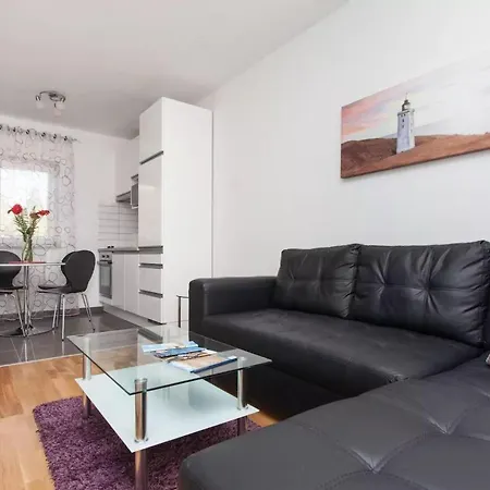 Mit Garten In Der Naehe Des Zentrums By Interhome