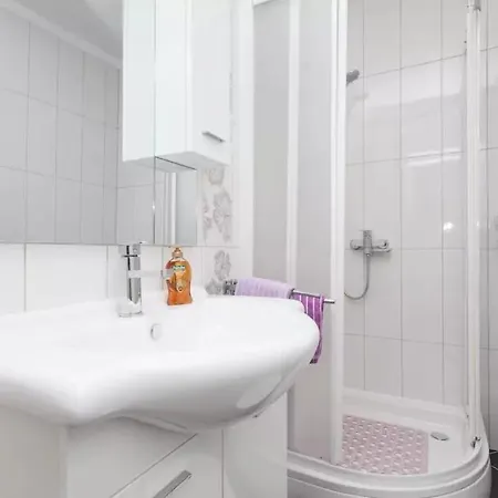 Apartment Mit Garten In Der Naehe Des Zentrums By Interhome Pula