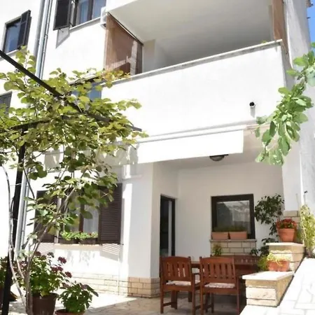 Appartement Mit Garten In Der Naehe Des Zentrums By Interhome Pula