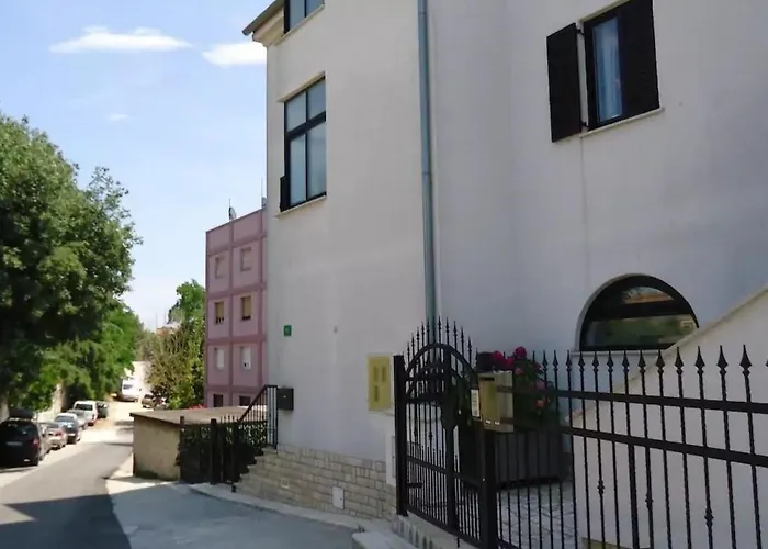 Mit Garten In Der Naehe Des Zentrums By Interhome Lägenhet Pula