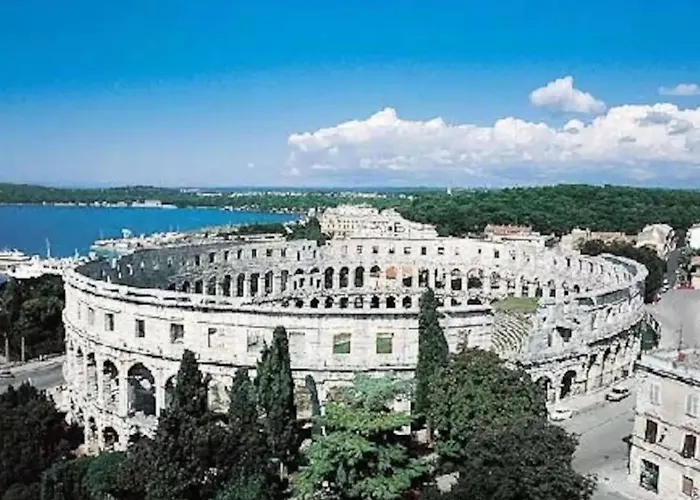 Mit Garten In Der Naehe Des Zentrums By Interhome Lägenhet
